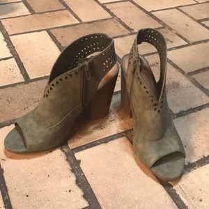 ❌ SOLD ❌ Wedge PeepToe Booties